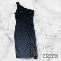 Vestido elegante de un solo hombro image
