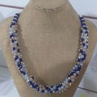 Collar de cuentas elegante image
