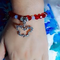 Pulsera elegante con dije de mariposa image