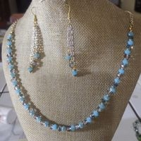Conjunto de collar y aretes elegantes image