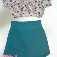 Conjunto floral y falda verde image