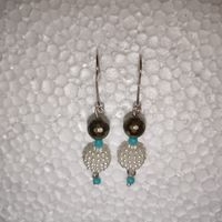 Pendientes elegantes con cuentas image