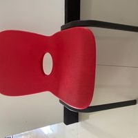 Silla roja para niño o niña image