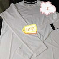 Camiseta blanca de manga larga image