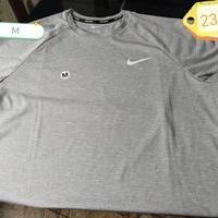 Camiseta Nike Gris Talla M image