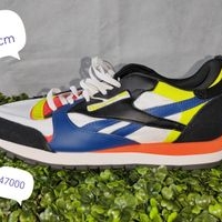 Zapatillas deportivas coloridas image