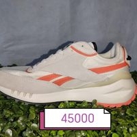 Zapatillas deportivas modernas image