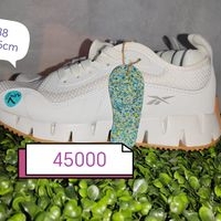 Zapatillas deportivas blancas image