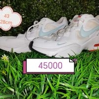 Zapatillas deportivas blancas image