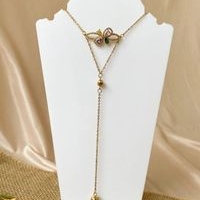 Collar elegante con colgante de flor image