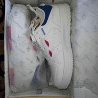 Zapatillas deportivas blancas image