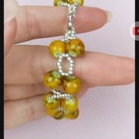 Pulsera de cuentas amarillas image