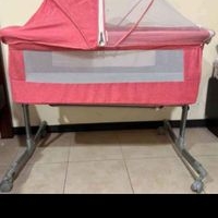 Cuna de bebé portátil con mosquitera image