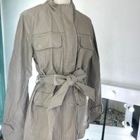 Chaqueta de cuero sintético beige con cinturón image