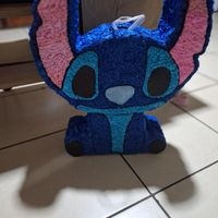 Piñata de personaje azul image