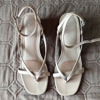 Sandalias elegantes beige image