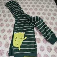 Sudadera infantil con capucha y diseño de monstruo image