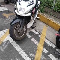 Scooter deportivo blanco image