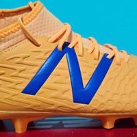 Tacos de futbol New Balance MST3FD35 Talla 42.5 Cancha Sintética image