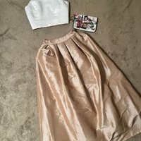 Conjunto Elegante de Top y Falda image