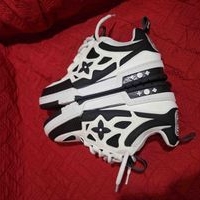 Zapatillas Modernas y Elegantes image