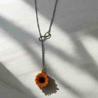 Collar con Girasol y SĂmbolo de Infinito image