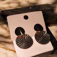 Pendientes Elegantes Dorados image