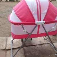 Cuna de bebé portátil image