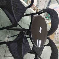 Conjunto de Mesa y Sillas Modernas image
