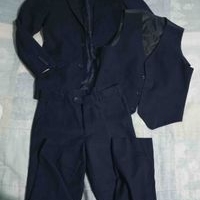 Elegante traje de tres piezas image