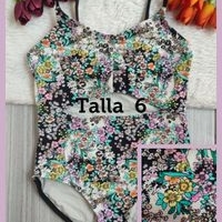 Traje de baño Floral Elegante. image
