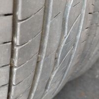 2 Llantas usada de automóvil image