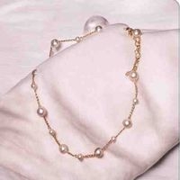 Collar elegante de perlas image