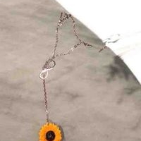 Collar con colgante de girasol image