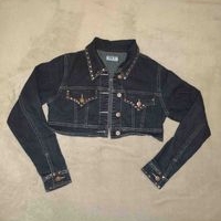 Chaqueta corta de mezclilla con tachuelas image