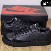 Zapatillas negras elegantes image