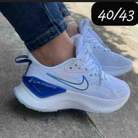 Zapatillas deportivas blancas image