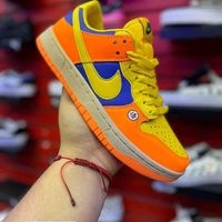 Zapatillas deportivas coloridas image