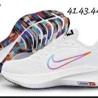 Zapatillas deportivas blancas image