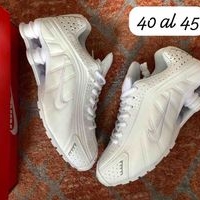 Zapatillas deportivas blancas image