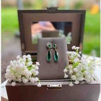 Elegantes Aretes de Esmeralda image