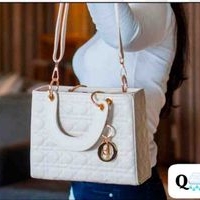 Bolso elegante de mano image