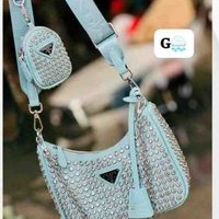 Bolso azul con tachuelas image