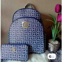 Mochila y billetera elegante image