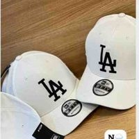 Gorra blanca con logo LA image