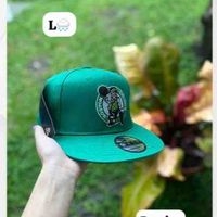 Gorra verde deportiva image