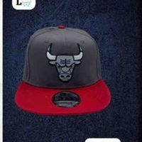 Gorra deportiva ajustable image