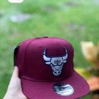 Gorra deportiva bordada image