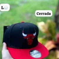 Gorra deportiva cerrada image