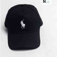 Gorra elegante negra image